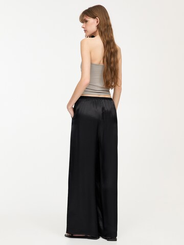Pull&Bear Wide leg Byxa i svart