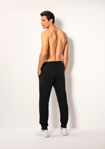KangaROOS Tapered Pants in Black