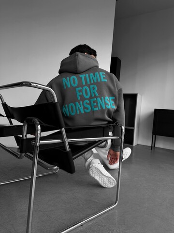 Sweat-shirt 'Oversize “No Time for Nonsense” Hoodie - Anthracite and Blue' Kleidermafia en gris