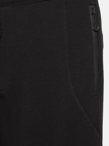 Tapered Pantaloni di Pull&Bear in nero