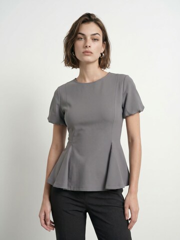 Maglietta 'Tamara' di HYPEDROP in grigio: frontale