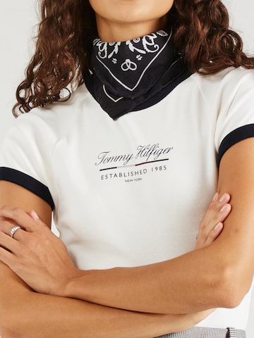 Tricou de la TOMMY HILFIGER pe alb