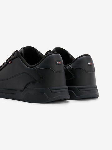 Sneaker low de la TOMMY HILFIGER pe negru