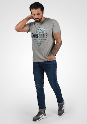 BLEND - Camiseta 'Califo' en gris