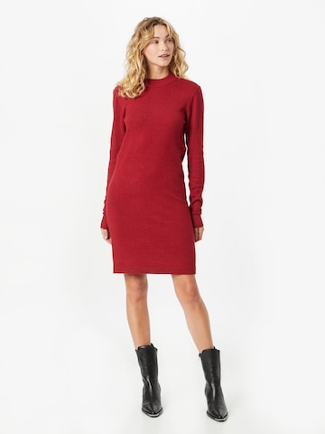 OBJECT فستان مُحاك 'Thess' بلون أحمر: الأمام