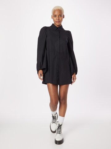 Robe-chemise Monki en noir : devant