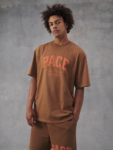 T-Shirt 'Edward' Pacemaker en marron : devant