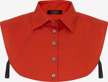 By Diess Collection Kaulaliina värissä punainen: etupuoli