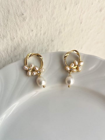 Kamakula Earrings 'Floral Pearl' in Gold