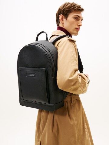 TOMMY HILFIGER - Mochila 'CENTRAL' em preto