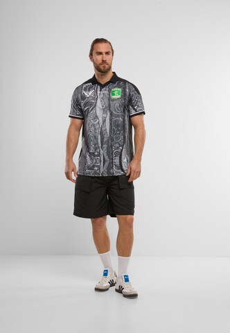 Maglietta 'Soccer Team' di Carlo Colucci in nero