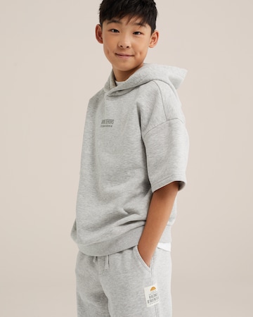 WE Fashion Суичър в сиво: отпред