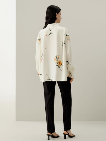 Lilysilk - Blusa en blanco