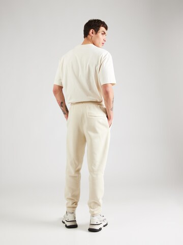 Tapered Pantaloni 'CLUB' di Nike Sportswear in verde