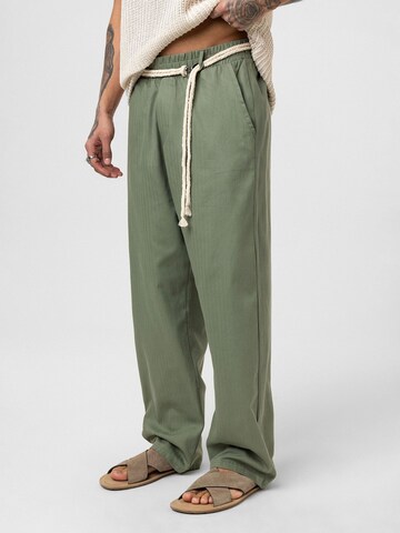 Dandalo Regular Trousers in Green