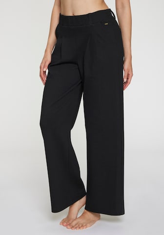 LASCANA Loose fit Pleat-Front Pants in Black: front