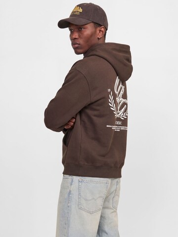 Felpa di JACK & JONES in marrone