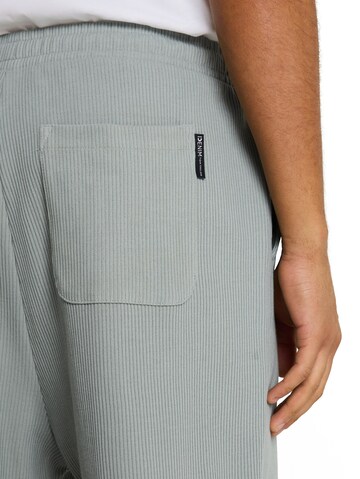 TOM TAILOR DENIM Loose fit Trousers in Green