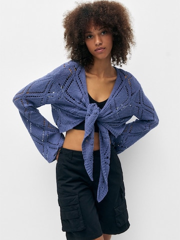 Pull&Bear Knit Cardigan in Blue: front