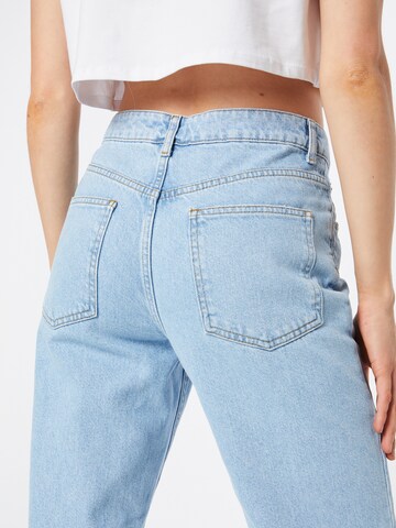 NA-KD Regular Jeans 'Josefine' in Blauw