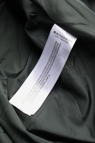 BROADWAY NYC FASHION Jacket & Coat in L in Black