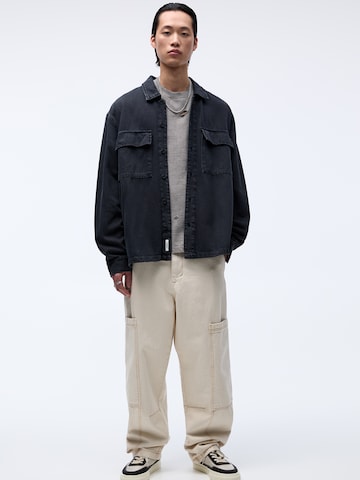 Pull&Bear Comfort fit Srajca | črna barva