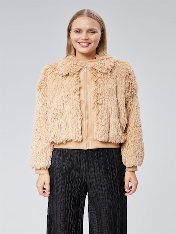 Veste mi-saison HOME STORE en beige : devant