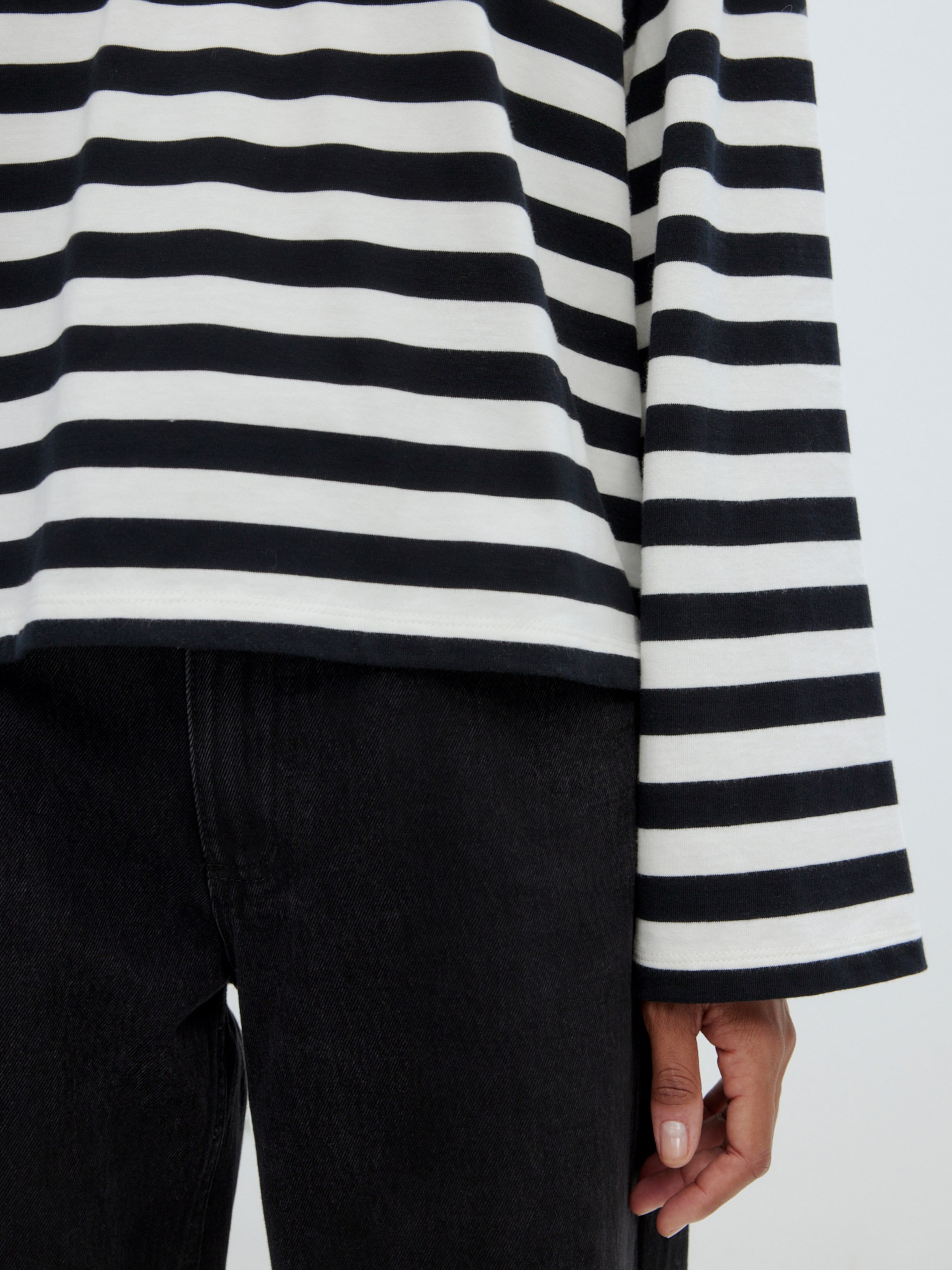 EDITED Produkte Shirt 'Delfia' schwarz