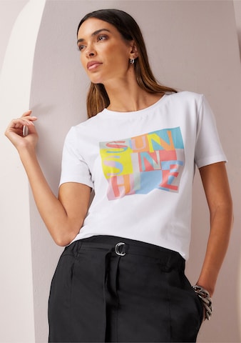 Tricou de la heine pe alb