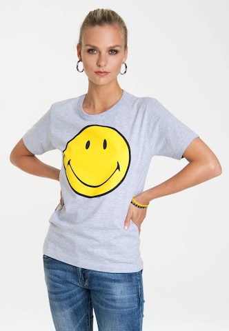 LOGOSHIRT T-Shirt 'Smiley' in Grau: predná strana