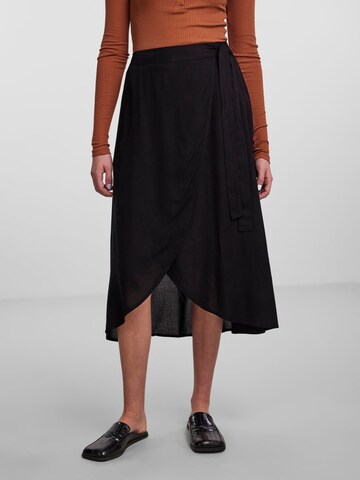 PIECES Skirt 'Tala' in Black: front