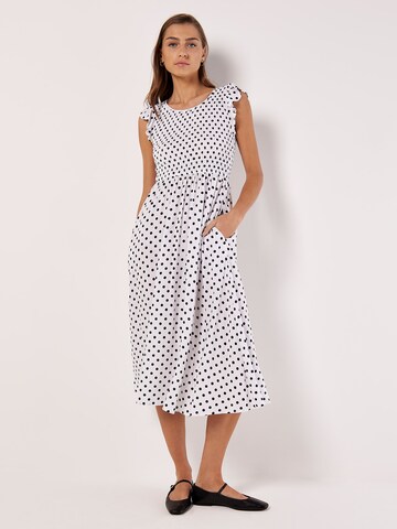 Robe Apricot en blanc