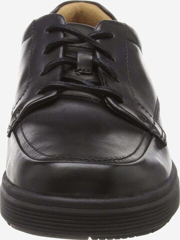 Scarpa stringata di CLARKS in nero