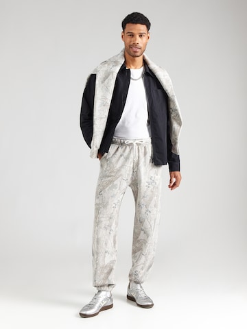 Tapered Pantaloni 'ESSENTIAL' de la Abercrombie & Fitch pe verde