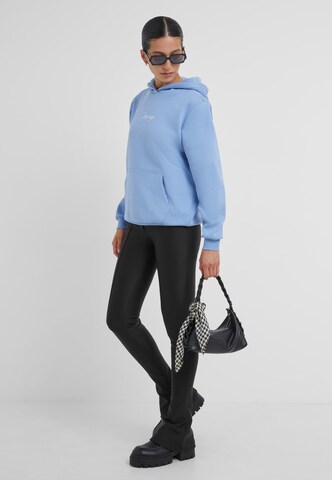 Miss Tee Sweatshirt 'Dreamy' i blå