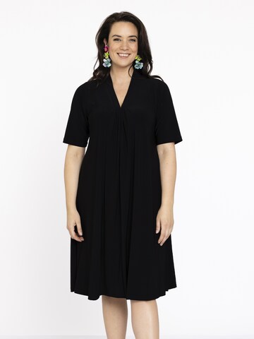 Robe Yoek en noir : devant