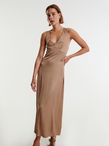 EDITED Dress 'Clover' in Brown: front