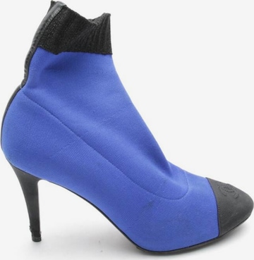 CHANEL Dress Boots in 39 in Blue: front