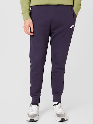 Nike Sportswear Zwężany krój Spodnie 'Club Fleece' w kolorze fioletowy: przód