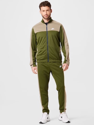 Nike Sportswear Joggingpak in Groen: voorkant