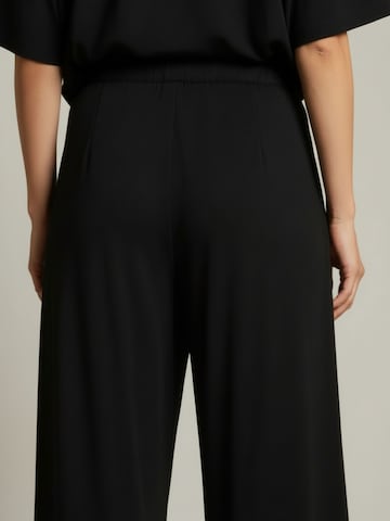 WEARABLE STORIES Loosefit Broek 'Ellie' in Zwart