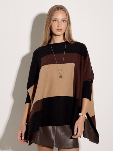 Giacchetta ' Poncho-Pullover ' di Apricot in nero: frontale