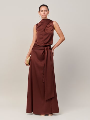 Sável - Vestido de festa 'ELLIANA' em castanho