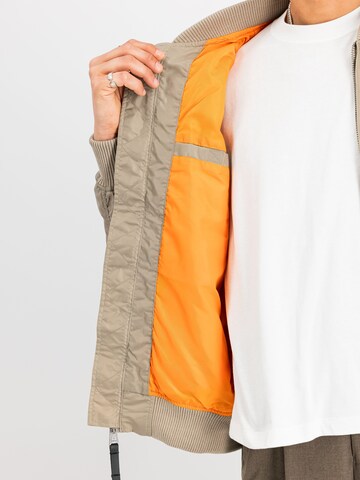 ALPHA INDUSTRIES Φθινοπωρινό και ανοιξιάτικο μπουφάν 'MA-1 TT' σε μπεζ