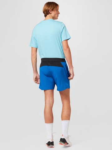 Reebok Štandardný strih Športové nohavice - Modrá
