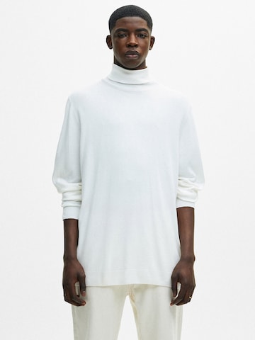 Pull&Bear Sweater in White: front