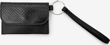 Gretchen Schlüsselanhänger 'Envelope' in Schwarz: Vorderseite