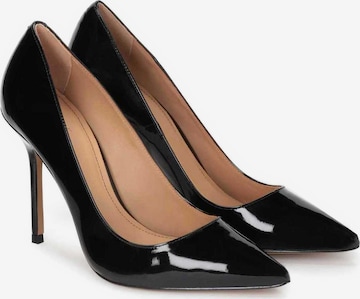 Kazar Pumps in Black