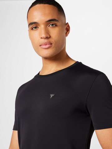 GUESS T-Shirt in Schwarz