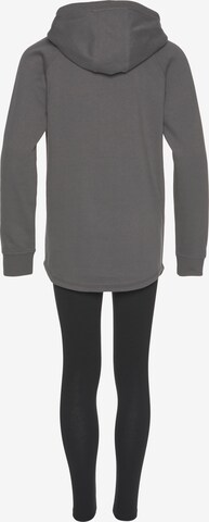 SCOUT Sweatsuit in Grey